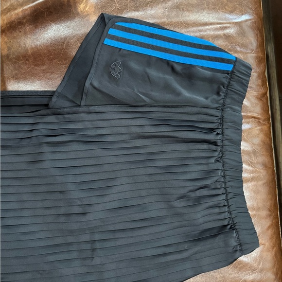 NWT Adidas Blue Version Black Pleated Skirt with Blue 3 Stripes details sz M - Picture 11 of 13